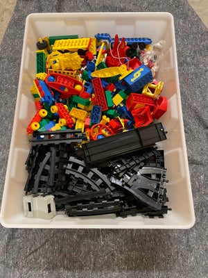 Lego Duplo, Blandet, Forskellig Duplo med blandt andet skinner, broer, vogne, figurer m.m.. Se evt. 