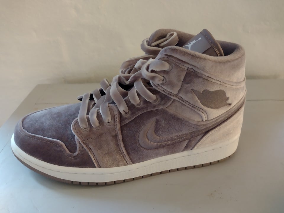 Sneakers, Nike Air Jordan 1, str. 44