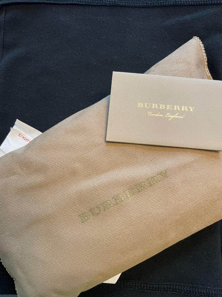 Pung, Burberry