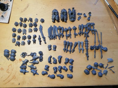 Warhammer, Warhammer Ogors / ogres
3 bodies plus en stor bunke bits
Kan sendes