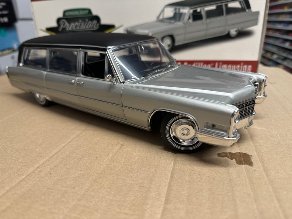 Modelbil, Cadillac Limousine Ligvogn Rustvogn 1966 1/18,