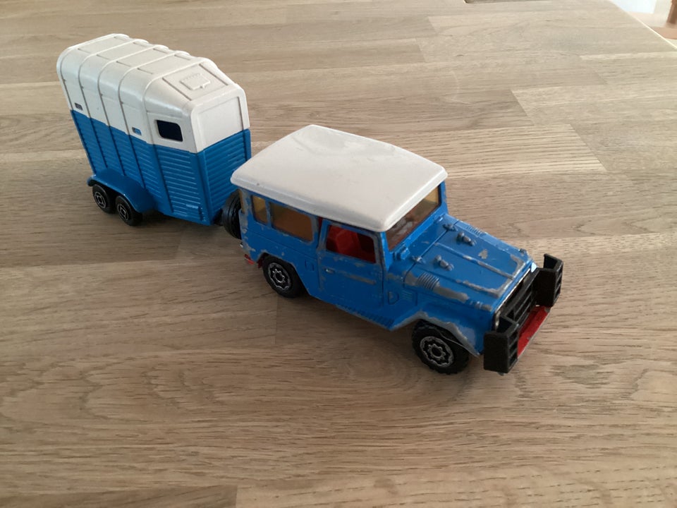 Modelbil, Majorette Toyota med Hestetrailer, skala 1:36