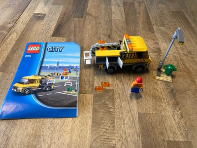 Lego City, 3179, Repair Truck
I pæn stand. 
2 gule transparente klodser til udskiftning på lampen er