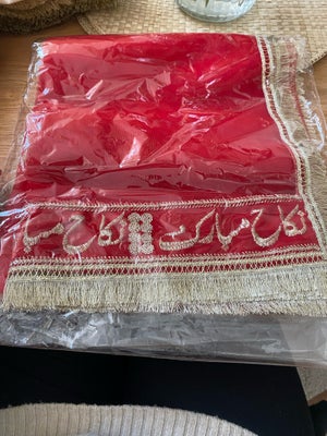 Tørklæde, Vielse , str. Nikah, Helt nyt rødt nikah tørklæde, købt i Pakistan.
Nypris 300kr
