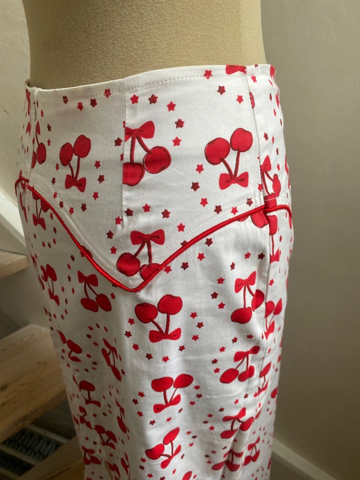 Pencilskirt, str. 36, Collectif