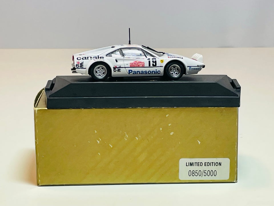 Modelbil, Vitesse Ferrari 308 GTB Panasonic, skala 1:43