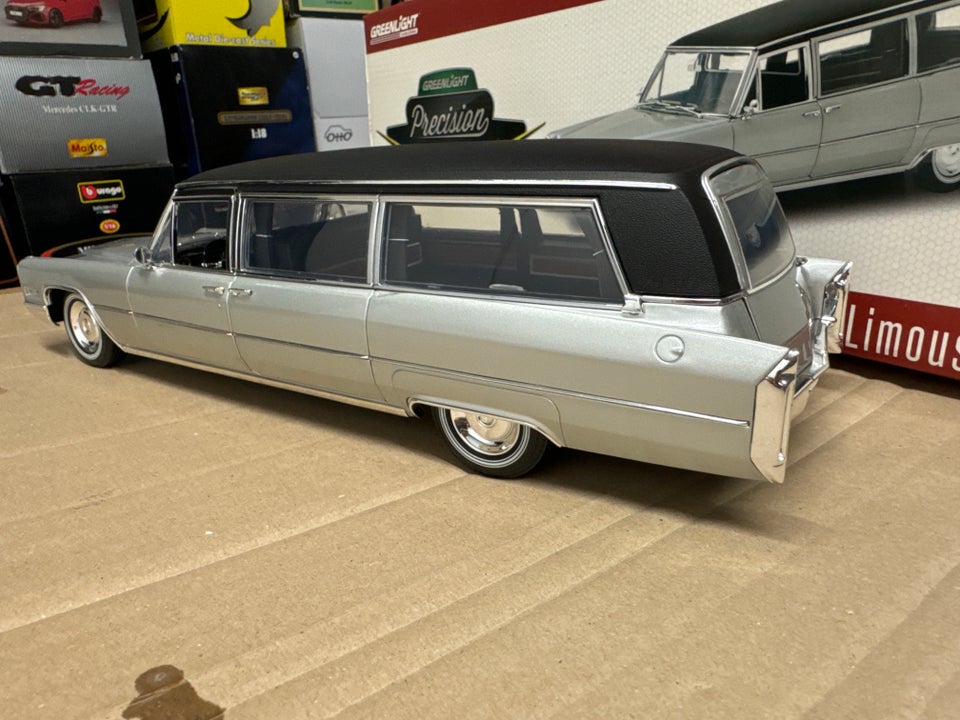 Modelbil, Cadillac Limousine Ligvogn Rustvogn 1966 1/18,