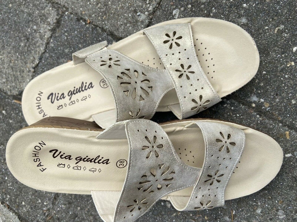 Sandaler, str. 38, Via giulia