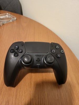 Playstation 5, Controller, Sort, God, Sælger denne ps5 controller i fuld sort farve

Controlleren er