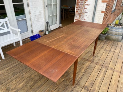 Spisebord, Teak, b: 90 l: 140, Klassisk spisebord med hollandsk udtræk i teak, 240cm i fuld længde. 