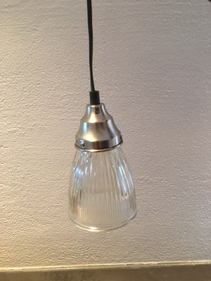 Pendel, En hel ny pendel/loftlampe

Lampen har ikke været i brug

Fejler intet


