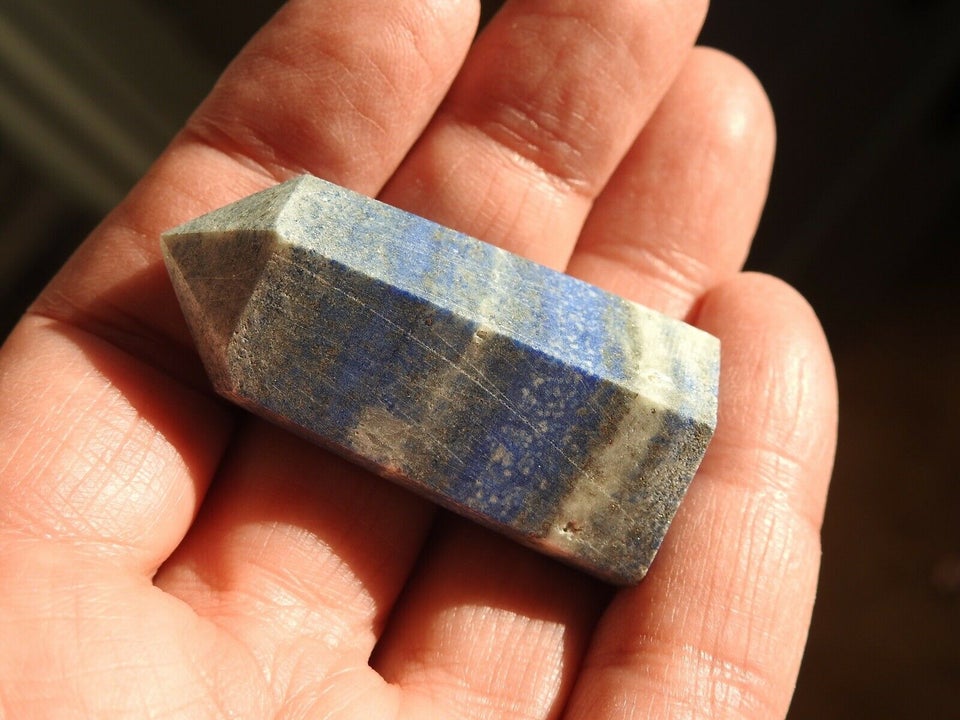 Smykker og sten, Lapis Lazuli. 4,7 x 2,3/1,75 cm. 31 gram.