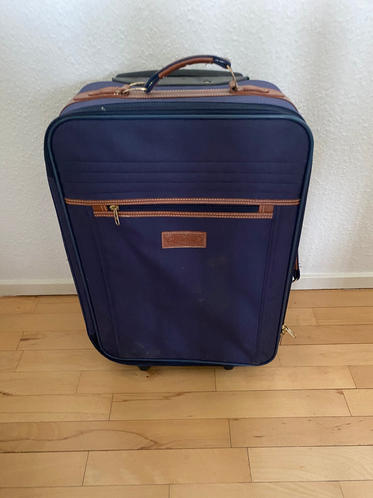Kuffert, Kabine kuffert på 2hjul og teleskop håndtaget, b: