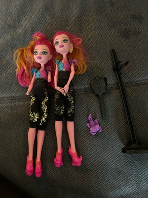 Barbie, Dukker, Mattel Monster High Gigi Grant 13 wishes dukker 
Den ene mangler dele af armene og d