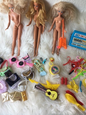 Barbie, Barbie Mattel, Et Barbie lot med dukker og tilbehør noget er mærket og nået er ikke mærket o