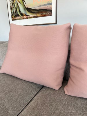 Puder, HAY, Mags Cushion fra HAY i betræk Steelcut/605
Farven er sart lyserød. 
Let brugt, men meget
