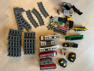 Lego Tog, En masse togskinner, der er i god stand:
3 skiftespor
20 fleksible spor-dele
35 lige spor
