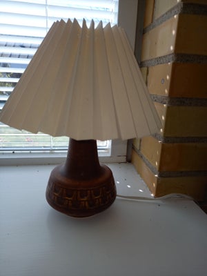 Lampe, En fin meget velholdt lampe sælges 
Er fra ikke ryger hjem 
Prisen er fast 
Kan afhentes I St