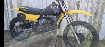 Crosser, Suzuki RM80, 80 ccm, 1980, Retro crosser luftkølet der skal have en kærlig hånd god kompres