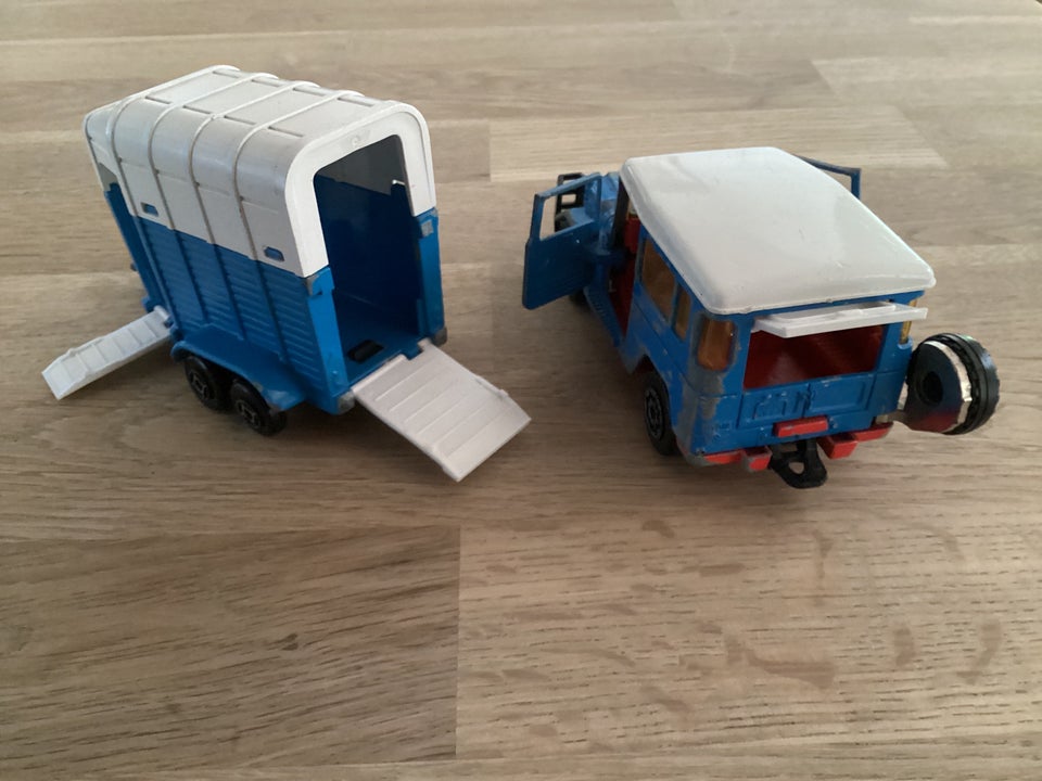 Modelbil, Majorette Toyota med Hestetrailer, skala 1:36