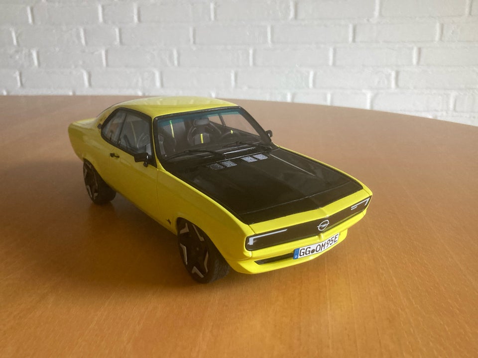 Modelbil, Opel Manta, skala 1:18