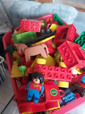 Lego Duplo, Stor pose Dublo og en stor plade.
Ved ikke om det er i nogen "serie" men det er fra 90'e