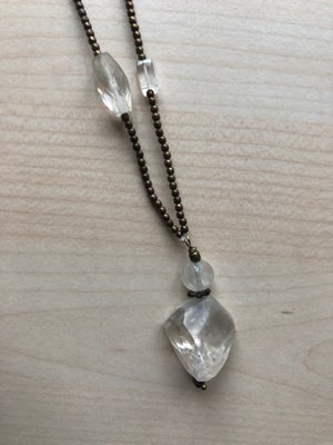 Halskæde, glas, Meget smuk halskæde, fremstår helt som ny. Krystaller og perler, Længde 40 cm. 
