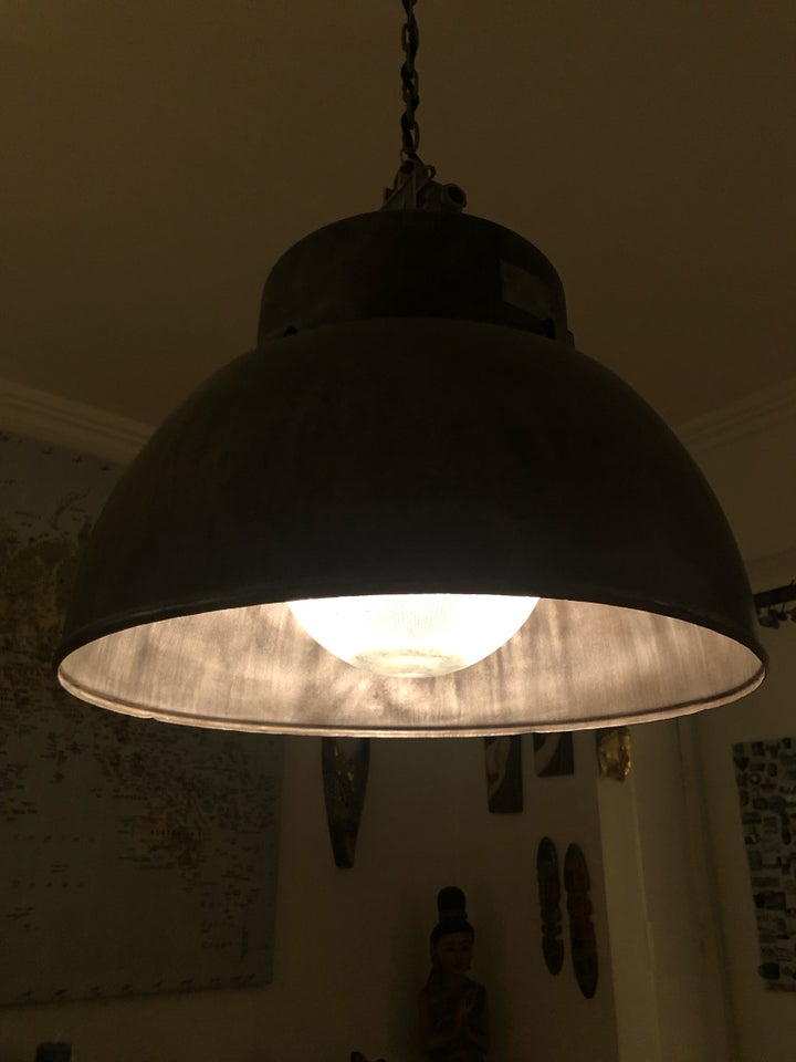 Anden loftslampe, Polsk fabrikslampe