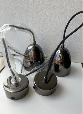 Pendel, Roland, 
To flotte nye lamper med stof ledninger. Den ene har en ledning på 45 cm. Den anden