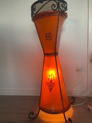 Gulvlampe, Stone Selenite, Marokkansk håndlavet skind lampe.
Højde 80 cm