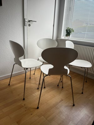 Arne Jacobsen, stol, Myrestol, 4 stlk. Hvide Myrestole fra Fritz Hansen 1987
Brugsspor. Hård ryg.
Pr