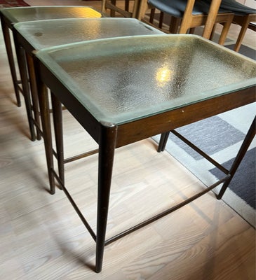 Indskudsbord, teaktræ, Antikke indskudsborde med glasplader. Formoder det er teaktræ. Alle tre borde