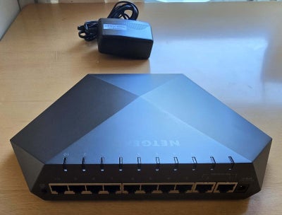 Switch, Netgear, Perfekt, Netgear Nighthawk Pro Gaming SX10 (GS810EMX) 8-port Gigabit Ethernet Switc