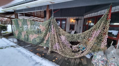 Camouflagenet, Ubekendt, 1.5 x 4.0 m Har mange,nogle falmet i farven, nogle med huller i. Nogle halv