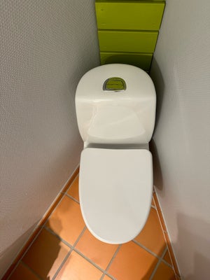 Toilet, Gustavsberg, 2 år gammel toilet. Sælges grundet renovering. 
Køber piller det selv ned 