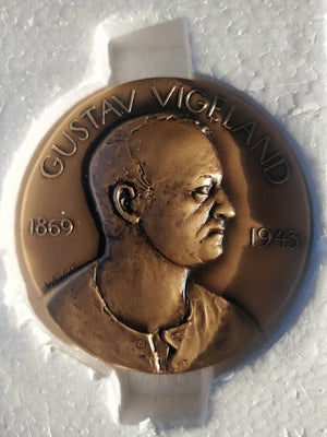 Medalje,  Smuk Bronze Medalje af Gustav Vigeland, Flot bronze medalje fra 1979.
Medaljen er en årsme