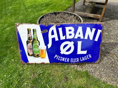 Skilte, Emaljeskilt med reklame for Albani Øl., Kanten har været bukket om og er nu bukket tilbage. 