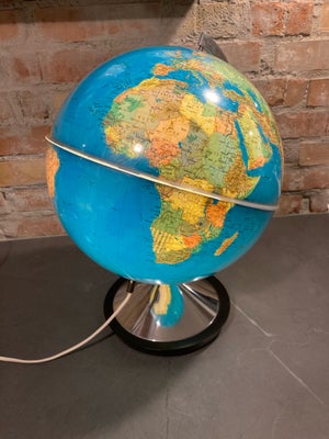 Globus fra ESSELTE, ESSELTE, Smuk globus fra Esselte. Globussen er af plast og har to krakeleringer 