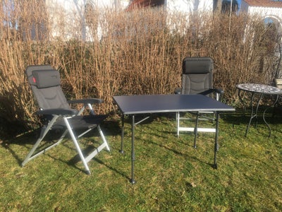 Camping møbel sæt., Campingborg med stilleben, 80 x 120, med enkelte ridser i bordpladen. To sammenf