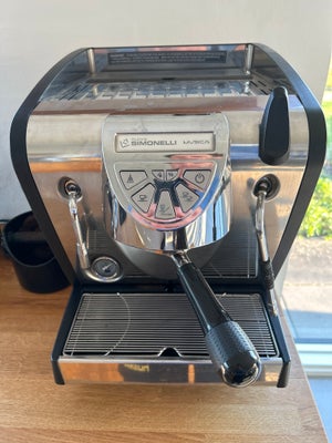 Espressomaskine, Nuova Simonelli Musica, Flot velholdt kvalitets espressomaskine. 
Løbende gennemgåe