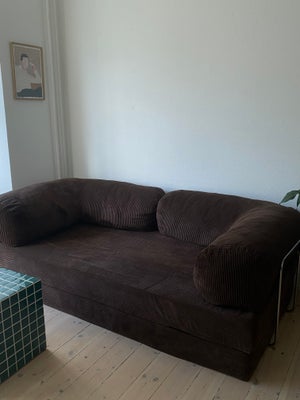 Sovesofa, fløjl, Omhu / Teddy Sofa, Instagram @omhu_cph

Teddy sofa, som også kan fungere som soveso