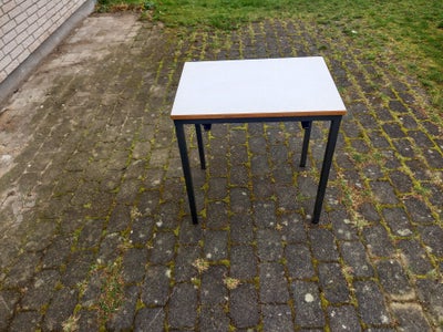 Skolebord - retro, Skolebord med stoleophæng og taskekrog B: 70 cm, D: 50 cm, H: 70 cm. Lys laminat 