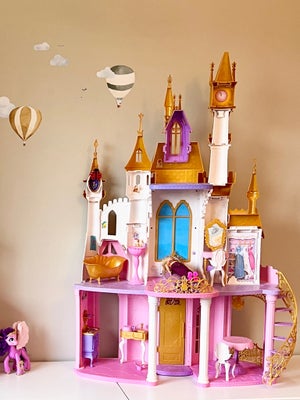Dukkehus, Disney slot, Disney Princess Celebration Slot med lyd, lys og møbler sælges. Flot stand!

