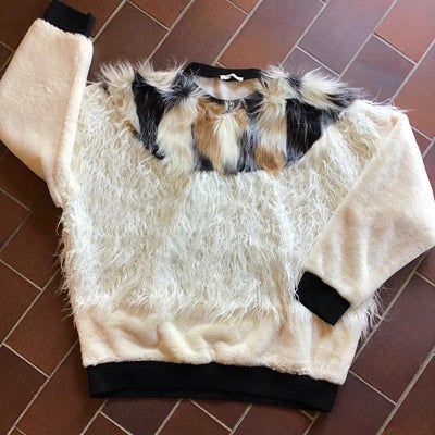 Sweater, Zara, str. 42, Næsten som ny, Super blød og vamset og uden brugsspor/ganske som ny. Fake fu