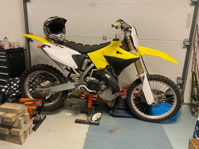 Crosser, Suzuki RM125, 125 ccm, 2007, Kører PERFEKT 

Nyserviceret og renoveret motor
Har kørt ca 3 