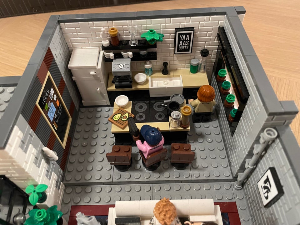 Lego Exclusives, 10291 QE The FAB 5 loft