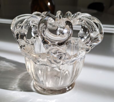 Glas, Gammel blomstervase, Kronevase i klart glas, tykmavet med lodrette svage striber, øverste halv
