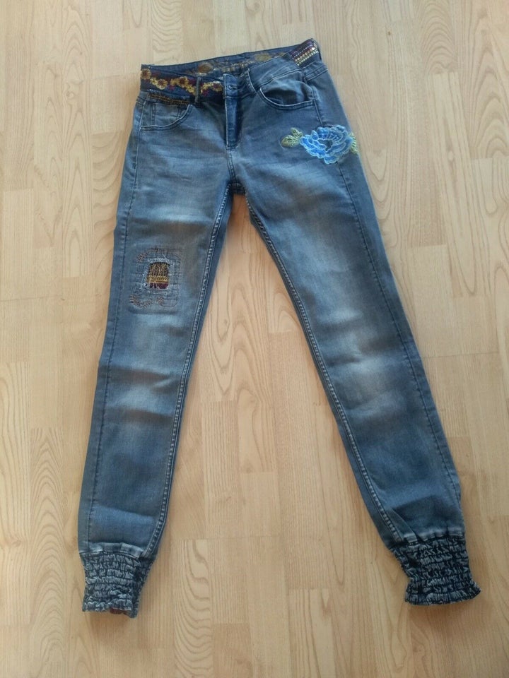 Jeans, Desigual, str. 28