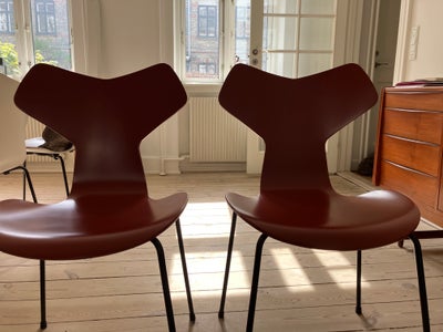 Arne Jacobsen, Grand Prix , Spisebordsstole, NYE / ej brugte el. siddet på. Men ombytning er desværr