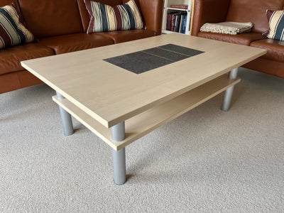 Sofabord, IKEA, laminat, b: 80 l: 130 h: 47, Velholdt IKEA sofabord, birk laminat og sorte stenplade
